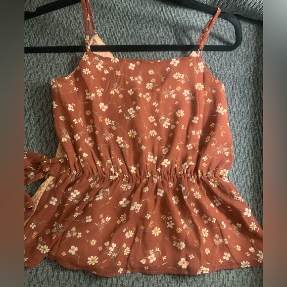 EUC Juniors Paper Crane Double Print Faux Wrap Peplum Top Size XS - Picture 5 of 9